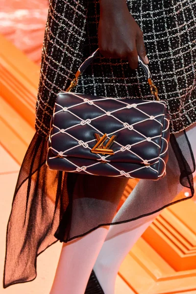 Look 80